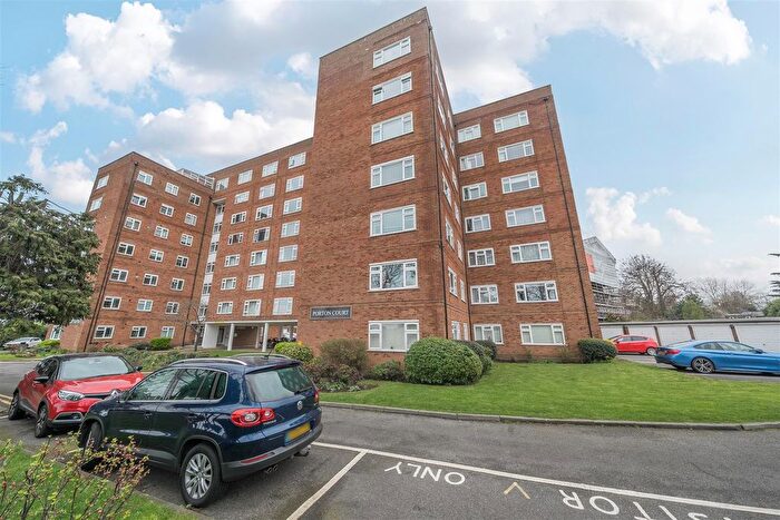 2 Bedroom Flat For Sale In Portsmouth Road, Surbiton, KT6