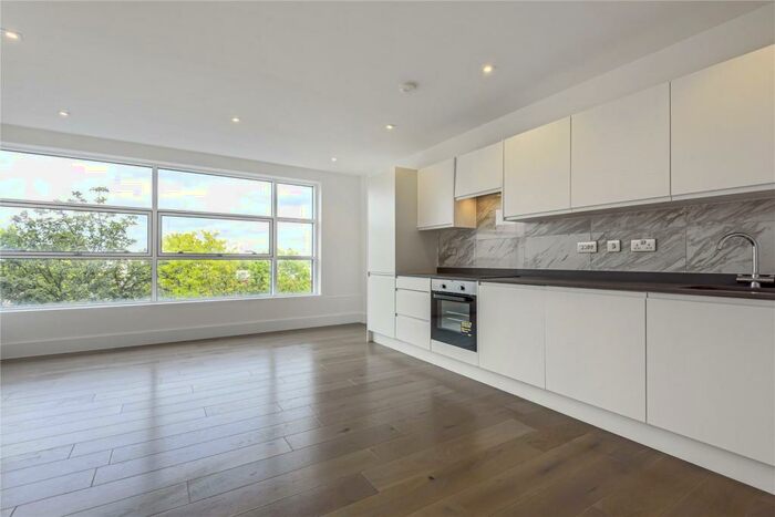 1 Bedroom Apartment To Rent In The Boulevard, Cain Road, Bracknell, Berkshire, RG12