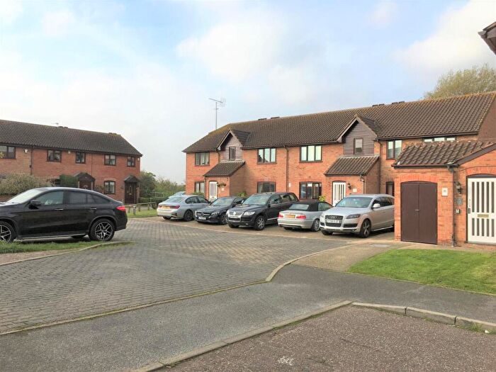 2 Bedroom Apartment To Rent In Godwin Close, Chingford, E4