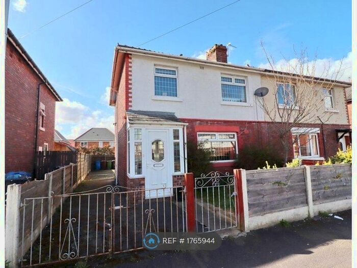 3 Bedroom Semi-Detached House To Rent In Kendal Road, Worsley, Manchester, M28