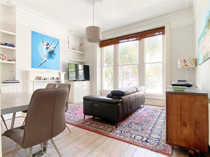 1 Bedroom Flat To Rent In Goldstone Villas - Patio-Garden, BN3