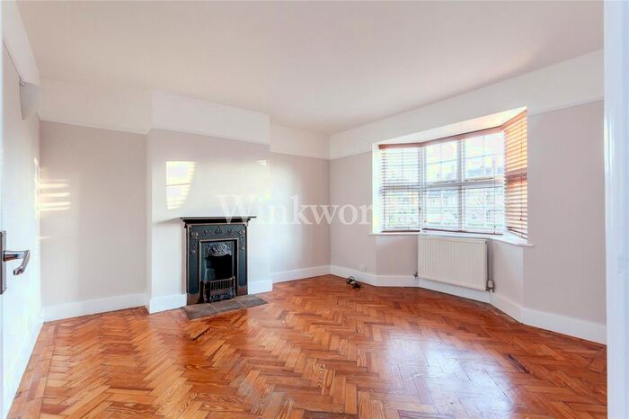 1 Bedroom Flat To Rent In Hill Top, Golders Green, London, NW11