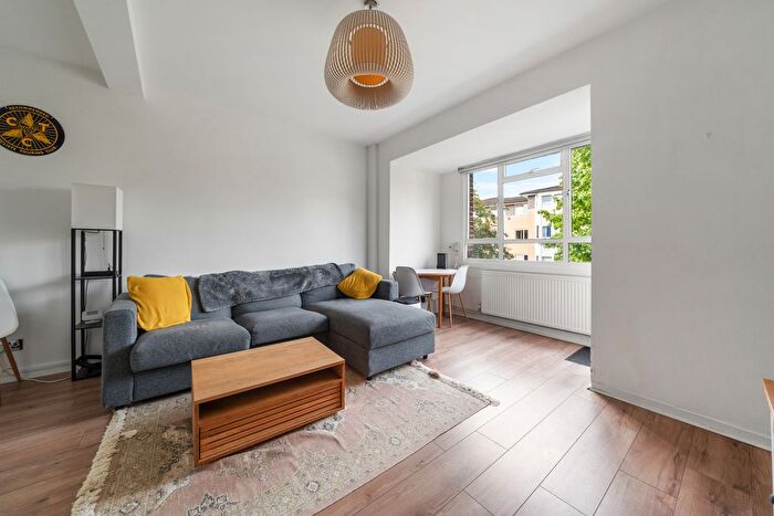 2 Bedroom Flat To Rent In Wray Crescent, London, N4