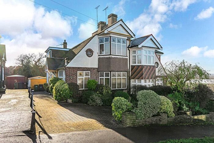 4 Bedroom Semi-Detached Bungalow For Sale In Silverthorn Gardens, Chingford, E4