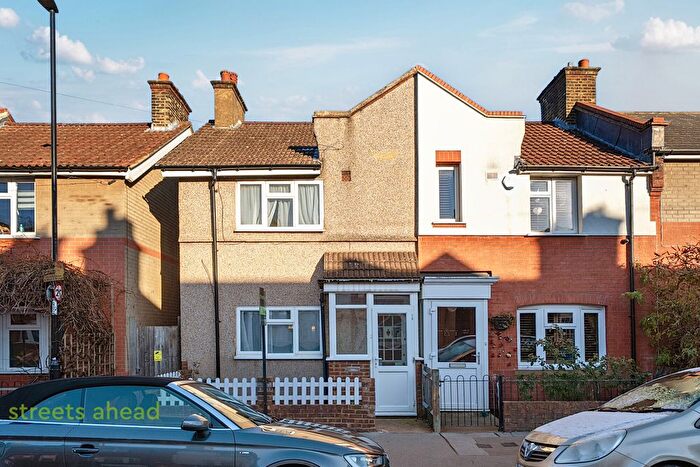 2 Bedroom Terraced House For Sale In Ritchie Road, Croydon, CR0