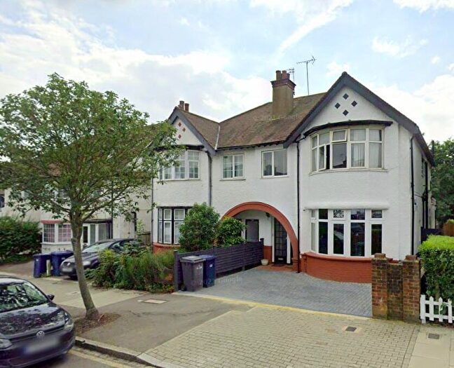 2 Bedroom Semi-Detached House To Rent In Millway, London, NW7