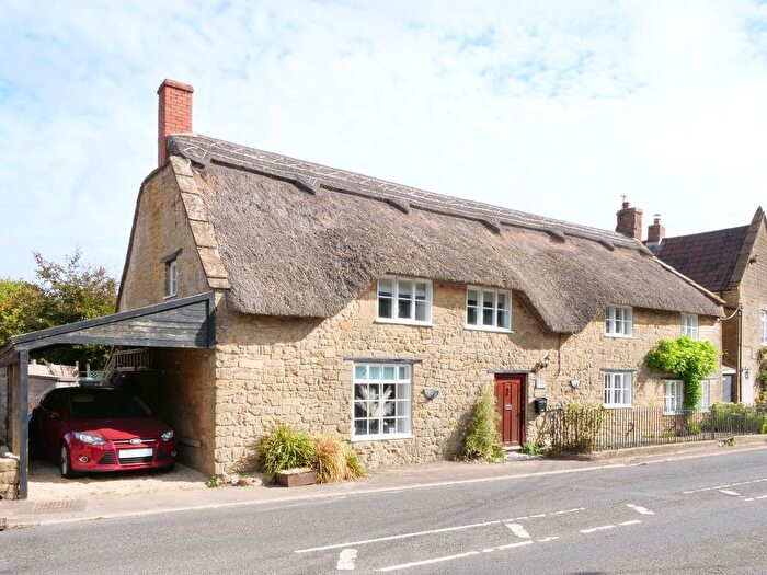4 Bedroom Detached House For Sale In Swan Thatch, Illminster, TA19