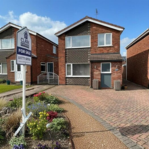 3 Bedroom Detached House For Sale In Lexington Gardens, Tuxford, Newark, NG22