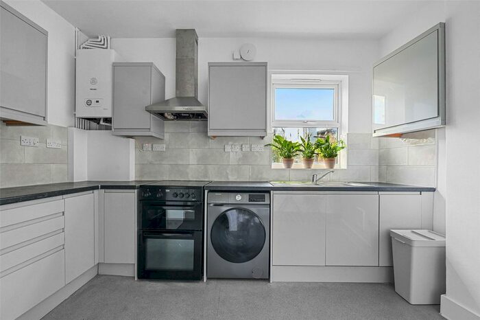 3 Bedroom Flat To Rent In Bellenden Road, Peckham, London, SE15