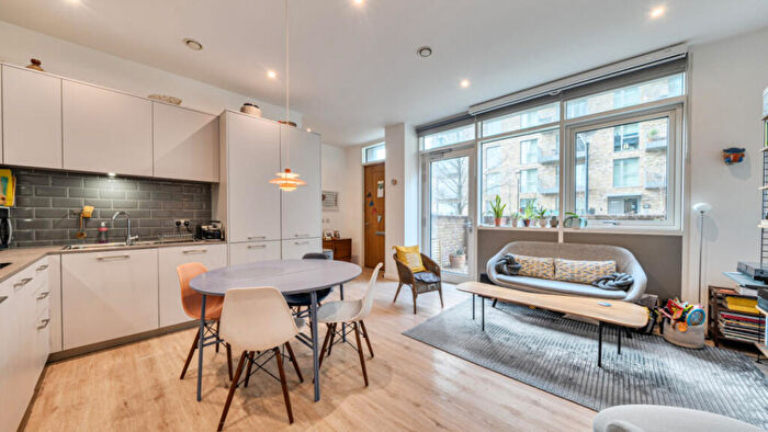 3 Bedroom Property For Sale In Waterline Way, Deptford, SE8