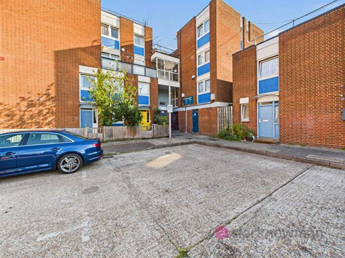 2 Bedroom Apartment For Sale In Diamond House, Roman Road, London, E3