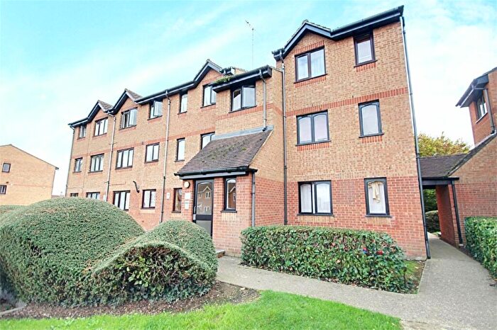 1 Bedroom Flat For Sale In Larmans Road, Enfield, Middlesex, EN3