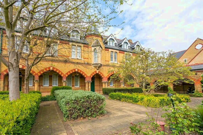 2 Bedroom Flat To Rent In Keele Close, Watford, Hertfordshire, WD24