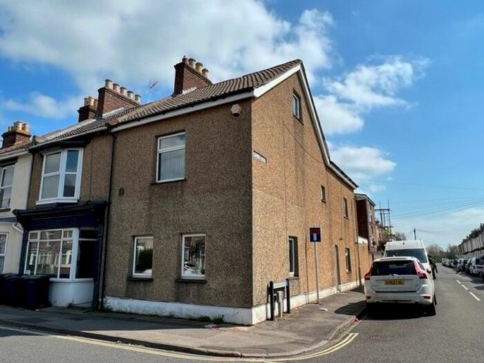 4 Bedroom Property To Rent In Whitworth Road, Gosport, PO12