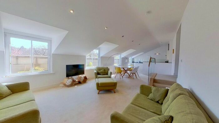 3 Bedroom Garage / Parking To Rent In Hopetoun Cresent, Edinburgh, EH7