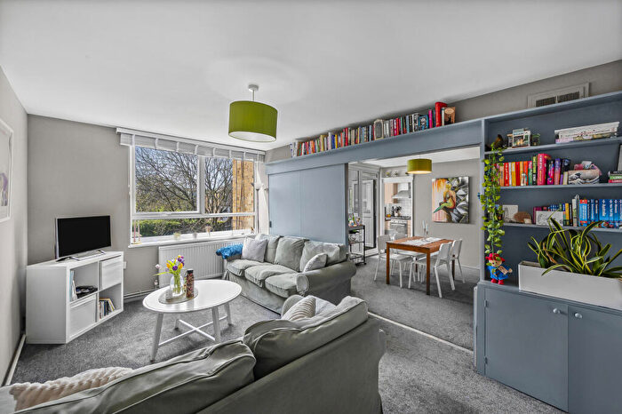 3 Bedroom Apartment For Sale In Brondesbury Road, London, NW6