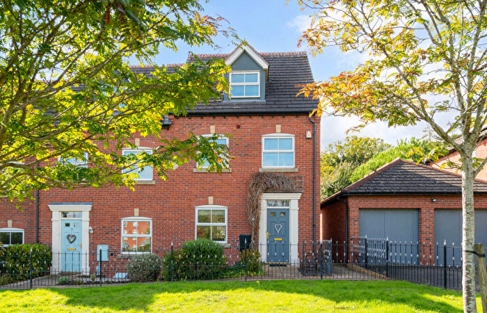 3 Bedroom Town House For Sale In Charingworth Drive, Hatton Park, Warwick, CV35