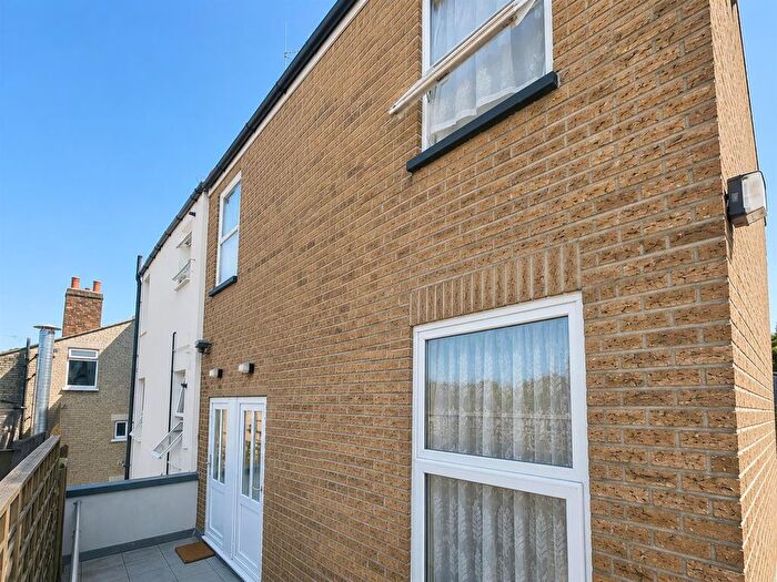 2 Bedroom Property To Rent In Queens Road, Watford, WD17