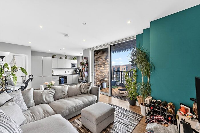 1 Bedroom Flat For Sale In Greyhound Parade, London, SW17