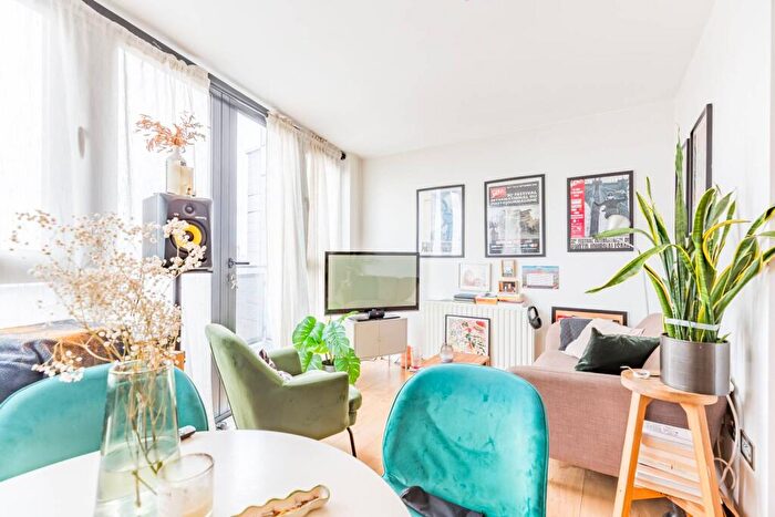 1 Bedroom Flat To Rent In Taylor Place, , Bow, London, E3