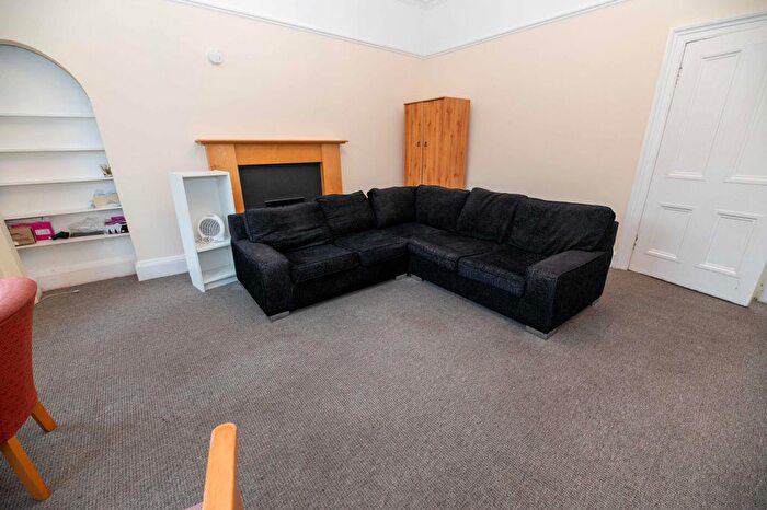 2 Bedroom Flat To Rent In Dalkeith Road, Edinburgh, EH16