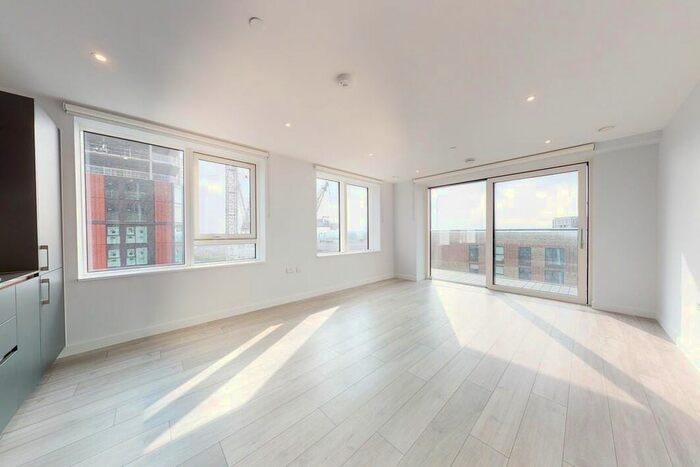 2 Bedroom Flat To Rent In New Lion Way, London, SE17