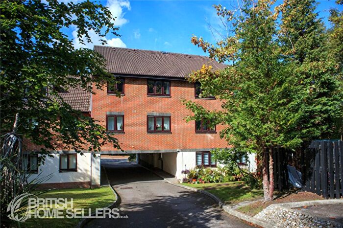 1 Bedroom Apartment For Sale In Crowthorne Road, Bracknell, Berkshire, RG12
