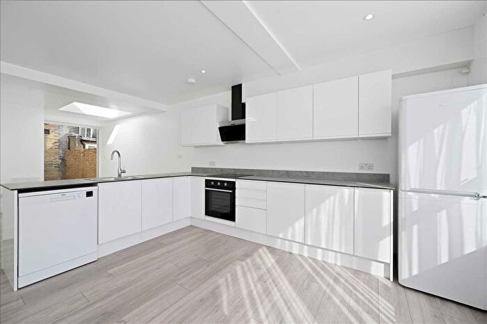 2 Bedroom Flat To Rent In Flat, A Garratt Lane, London, SW18