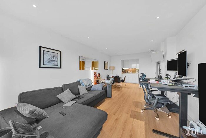 1 Bedroom Apartment For Sale In Rivulet Apartments, Devan Grove, N4