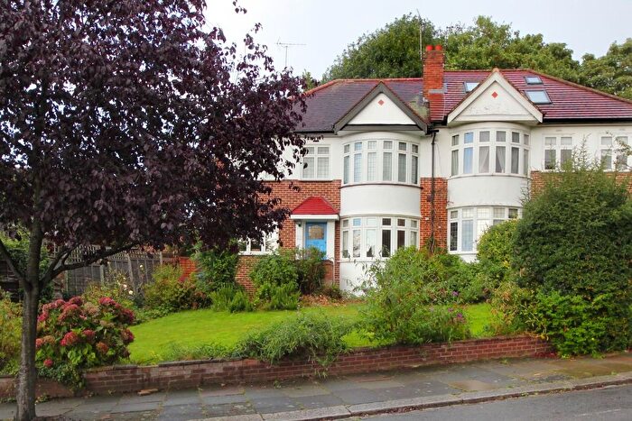 2 Bedroom Flat To Rent In Sandall Close, London, W5