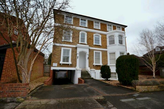Flat To Rent In Berrylands, Surbiton, KT5