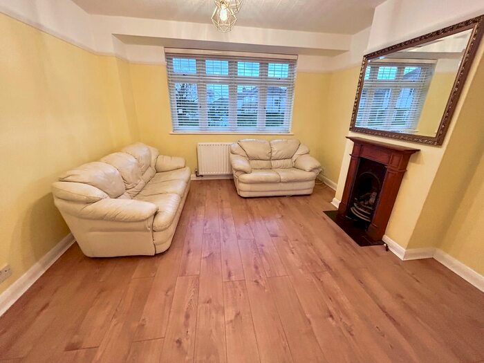 3 Bedroom Property To Rent In Penn Close, Greenford, UB6