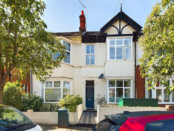 3 Bedroom Maisonette To Rent In Elm Road, London, SW14