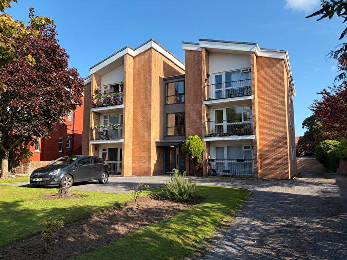 2 Bedroom Flat For Sale In Cambridge Road, Hesketh Park, Southport, PR9