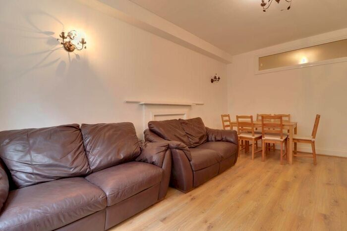 4 Bedroom Flat To Rent In Queensway, London, W2