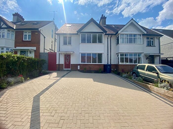 4 Bedroom Semi-Detached House For Sale In Greenfield Gardens, London, Barnet, NW2
