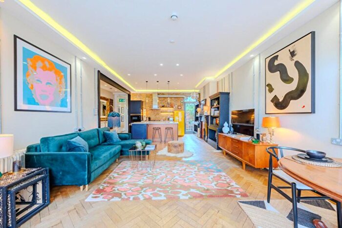 1 Bedroom Apartment For Sale In Elm Road, Leigh-On-Sea, SS9