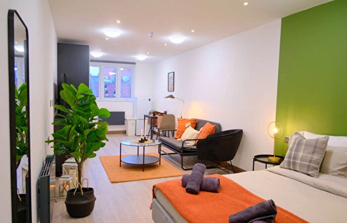 1 Bedroom Studio To Rent In Woodstock Rd, London, NW11