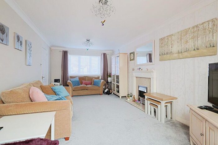 4 Bedroom Detached House For Sale In Dogwood Road, Broadstone, BH18 - Photo 5