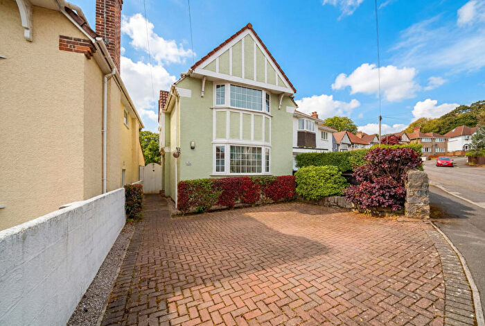 3 Bedroom Detached House For Sale In Farm Road, BS22