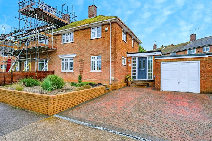 3 Bedroom Semi Detached House For Sale In Hazeldell Road, Hemel Hempstead, HP1