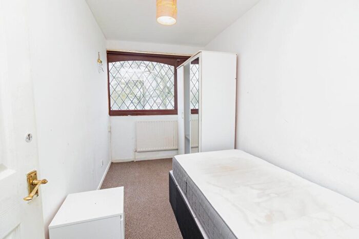 3 Bedroom End Of Terrace House For Sale In Laidon Close, Bletchley, Milton Keynes, Buckinghamshire, MK2