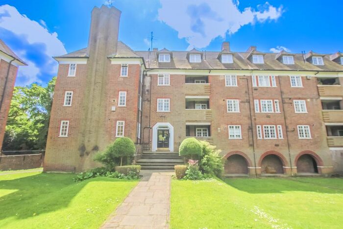 2 Bedroom Flat To Rent In Lyttelton Court, Hampstead Garden Suburb, N2