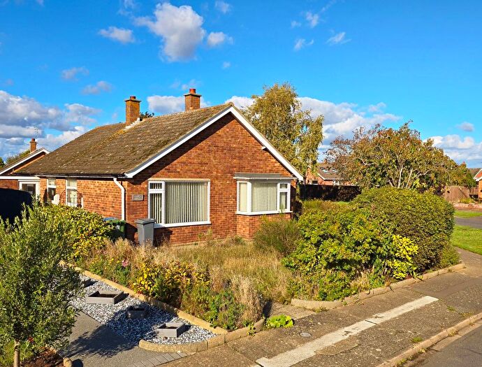 2 Bedroom Detached Bungalow For Sale In Upperfield Drive, Felixstowe, IP11