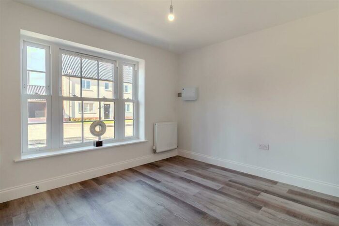 2 Bedroom Detached Bungalow For Sale In Bure Gardens, Coltishall, Norwich, NR12