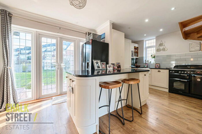 4 Bedroom Detached House For Sale In The Grove, Brentwood, CM14