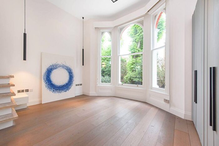 2 Bedroom Flat To Rent In Priory Road, South Hampstead, London, NW6