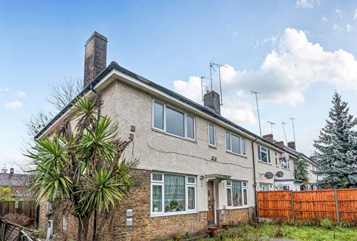 2 Bedroom Maisonette For Sale In Neasden Lane North, London, NW10