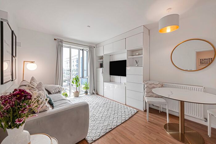 1 Bedroom Flat For Sale In Mapleton Crescent, London, SW18