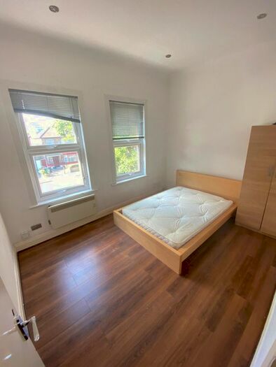 2 Bedroom Flat To Rent In Cameron Road, Seven Kings IG3